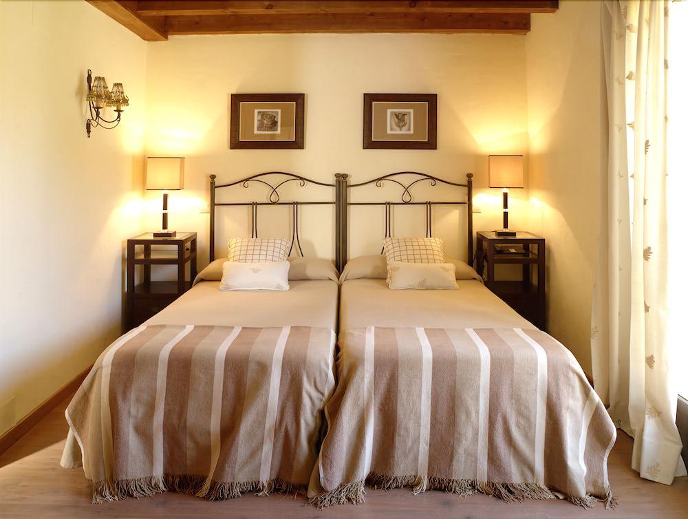 Hotel Ribera Del Corneja Navacepedilla de Corneja Esterno foto