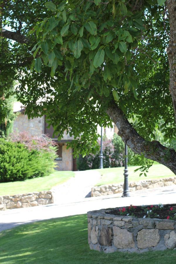 Hotel Ribera Del Corneja Navacepedilla de Corneja Esterno foto
