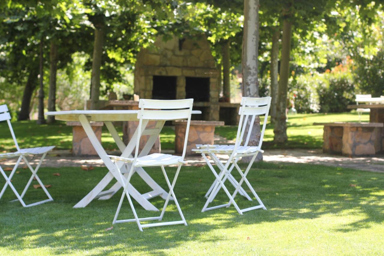 Hotel Ribera Del Corneja Navacepedilla de Corneja Esterno foto