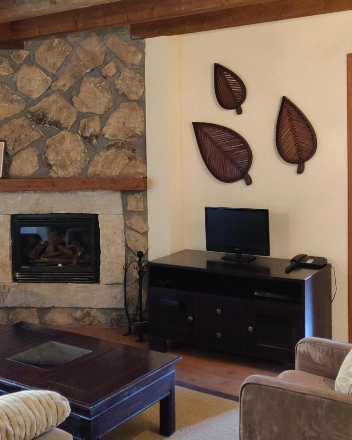 Hotel Ribera Del Corneja Navacepedilla de Corneja Esterno foto