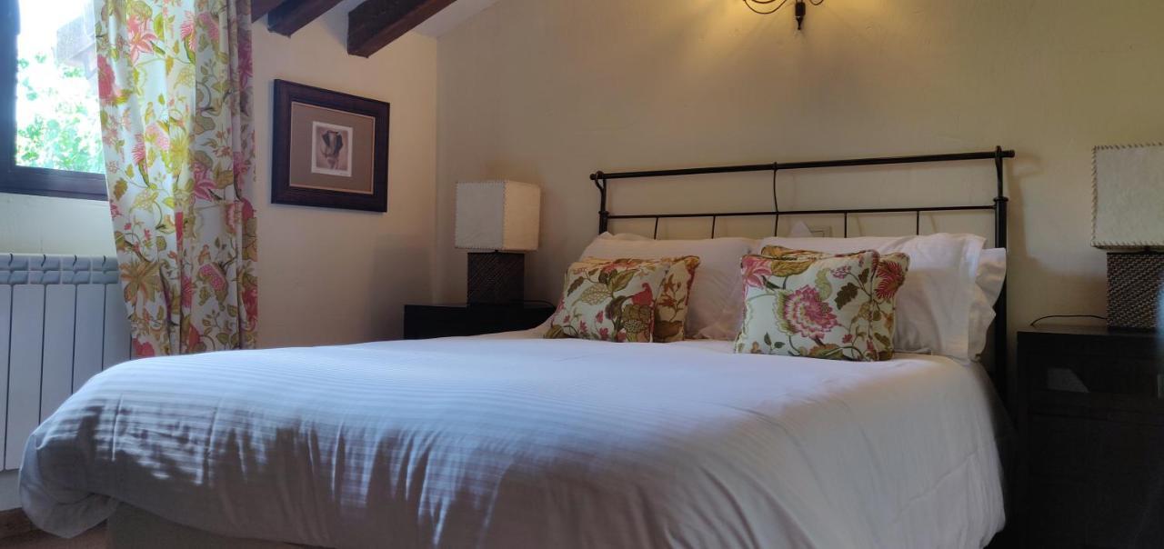 Hotel Ribera Del Corneja Navacepedilla de Corneja Esterno foto