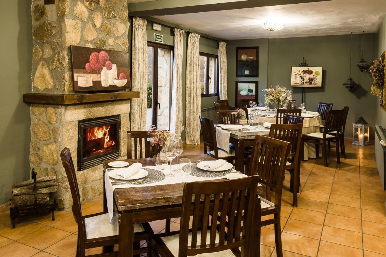 Hotel Ribera Del Corneja Navacepedilla de Corneja Esterno foto